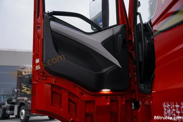 FAW Jiefang J6 PRO 12.5L LNG 500hp 4X2(6 wheels) FAW Jiefang 12-Speed AMT Automatic Tractor Truck Cab (2) | 86Trucks