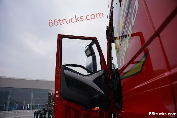 FAW Jiefang J6 PRO 12.5L LNG 500hp 4X2(6 wheels) FAW Jiefang 12-Speed AMT Automatic Tractor Truck Cab (1) | 86Trucks