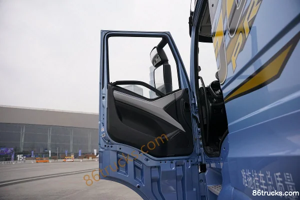 FAW Jiefang J6 PRO 12.5L LNG 500hp 6X4(10 wheels) FAW Jiefang 12-Speed Tractor Truck Cab (1) | 86Trucks