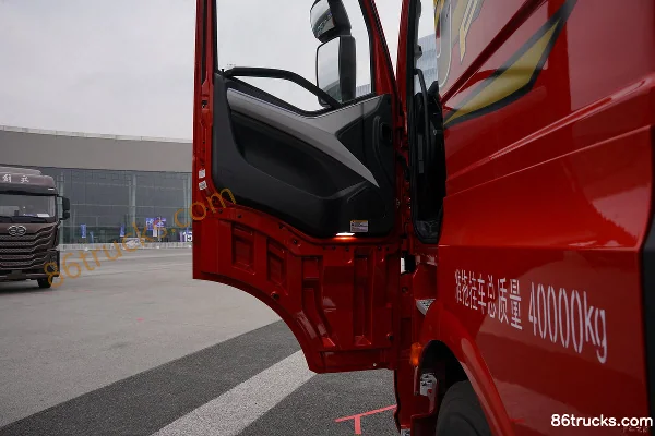 FAW Jiefang J6 PRO 13,2 L LNG 530 ch 6X4(10 roues) FAW Jiefang 12 vitesses tracteur routier pour matières dangereuses Cabine (3) | 86Trucks