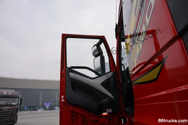 FAW Jiefang J6 PRO 13,2 L LNG 530 ch 6X4(10 roues) FAW Jiefang 12 vitesses tracteur routier pour matières dangereuses Cabine (1) | 86Trucks