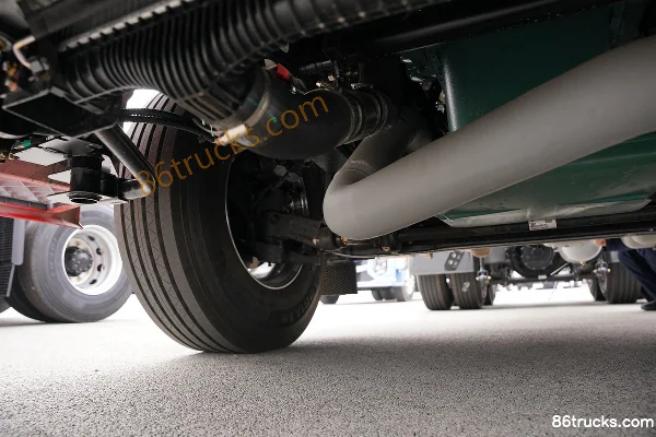 FAW Jiefang J6 PRO 13,2 L LNG 530 ch 6X4(10 roues) FAW Jiefang 12 vitesses tracteur routier pour matières dangereuses Châssis (2) | 86Trucks