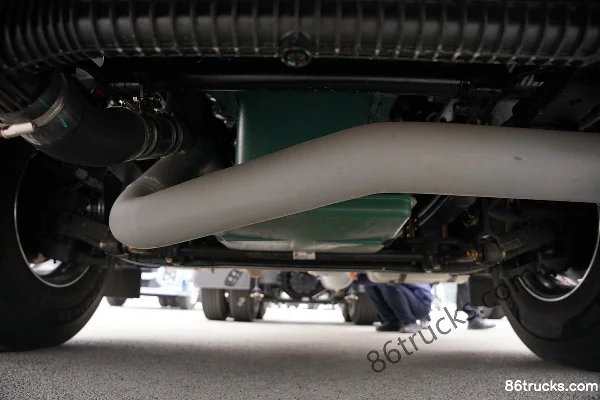 FAW Jiefang J6 PRO 13,2 L LNG 530 ch 6X4(10 roues) FAW Jiefang 12 vitesses tracteur routier pour matières dangereuses Châssis (1) | 86Trucks
