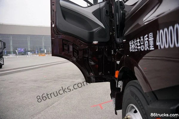 FAW Jiefang J6 PRO 12.5L Diesel 540hp 6X4(10 wheels) FAW Jiefang 12-Speed AMT Automatic Tractor Truck Cab (2) | 86Trucks