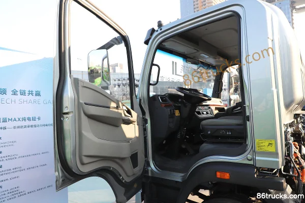 Sinotruk Xinglan Max EM3 4.18m Single Row Electric Van Light Truck BYD 150.83kWh 4X2(6 wheels) Cab (1) | 86Trucks