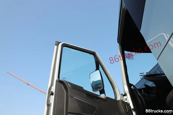 Sinotruk H7 6X4(10 wheels) hybrid tractor truck CATL 60kWh Cab (2) | 86Trucks