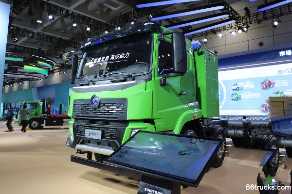 Sinotruk HOWO V5-X 8X4(12 wheels) pure electric dump truck CATL 352kWh Exterior (3) | 86Trucks