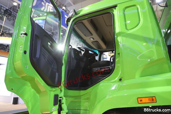 Sinotruk HOWO V5-X 8X4(12 wheels) pure electric dump truck CATL 352kWh Cab (1) | 86Trucks