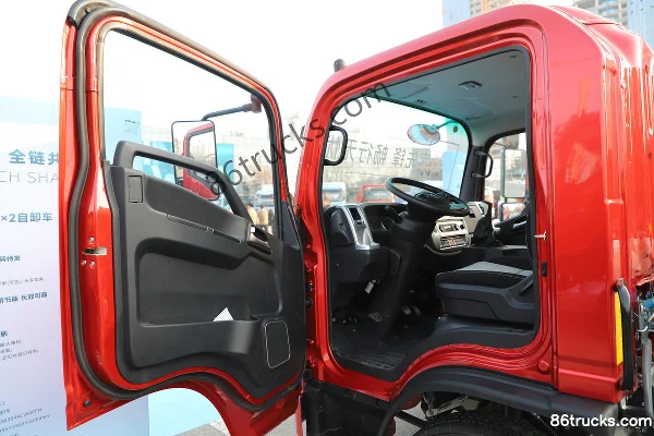 Sinotruk V1-X 2.5L diesel 170hp 4X2(6 wheels) 10-speed AMT automatic 2.9m dump truck Cab (1) | 86Trucks