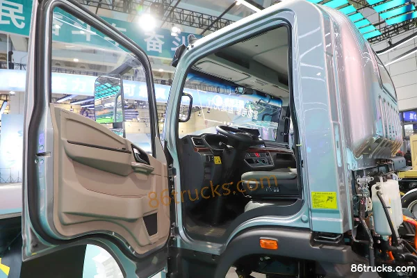 Sinotruk Xinglan EM3 Tianxing Edition 4.18m Single Row Pure Electric Flatbed Light Truck CATL 140.41kWh 4X2(6 wheels) Cab (1) | 86Trucks