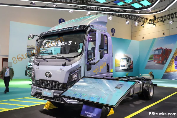 Sinotruk Niuqichongtian MAX 2.5L Diesel 185hp 4X2(6 wheels) Sinotruk 12-speed 4.15m single-row cage-type light truck Exterior (3) | 86Trucks