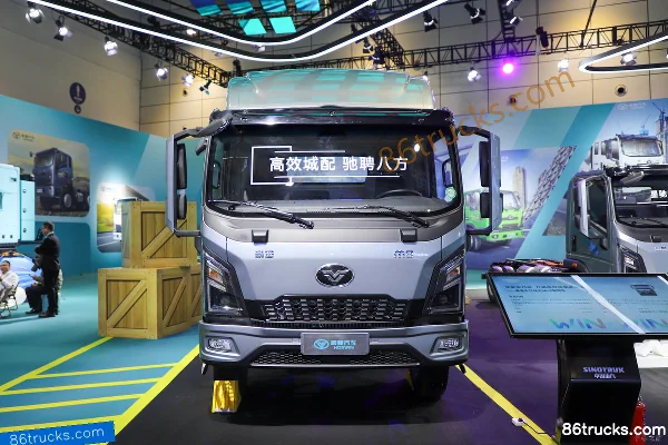 Sinotruk Niuqichongtian MAX 2.5L Diesel 185hp 4X2(6 wheels) Sinotruk 12-speed 4.15m single-row cage-type light truck Exterior (2) | 86Trucks