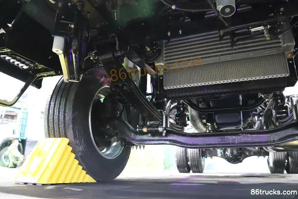 Sinotruk Niuqichongtian MAX 2.5L Diesel 185hp 4X2(6 wheels) Sinotruk 12-speed 4.15m single-row cage-type light truck Chassis (2) | 86Trucks