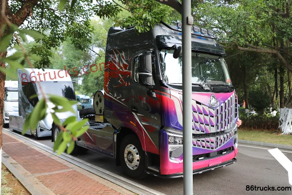 Dongfeng HK 15.5L LNG 640hp 6X4(10 wheels) Fast Gear 12-speed AMT automatic tractor truck Exterior