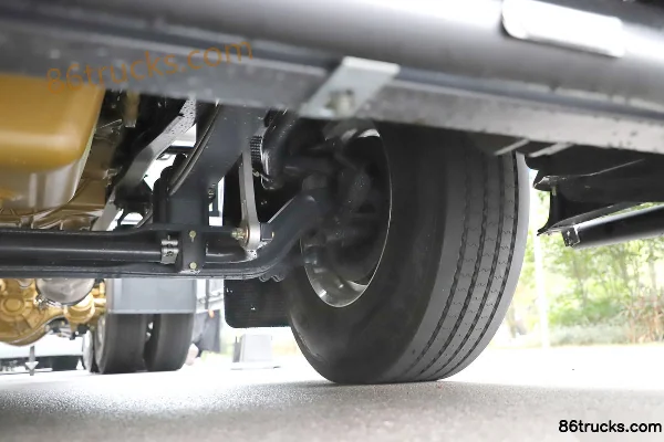 Dongfeng HK 15.5L LNG 640hp 6X4(10 wheels) Fast Gear 12-speed AMT automatic tractor truck Chassis (3) | 86Trucks