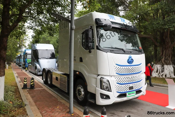 Dongfeng H7pro 6X4(10 wheels) Fuel Cell Tractor Truck Microvast 95kWh Exterior