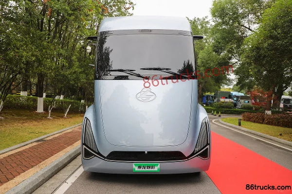 Dongfeng Meiying 6X4(10 wheels) Electric Tractor Truck CATL 400kWh Exterior (2) | 86Trucks