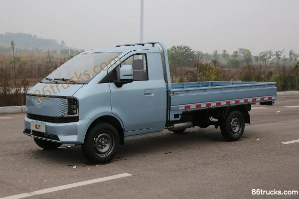 Changan Kuayue Xingta K5 Luxury Edition 1.6L Gasoline 120 hp 4X2(6 wheels) 5-speed 3.3m Single Row Flatbed Mini Truck Exterior (3) | 86Truck