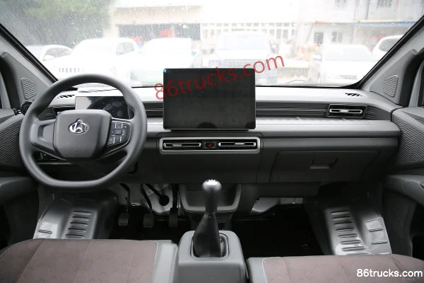 Changan Kuayue Xingta K5 Luxury Edition 1.6L Gasoline 120 hp 4X2(6 wheels) 5-speed 3.3m Single Row Flatbed Mini Truck Cab (2) | 86Trucks