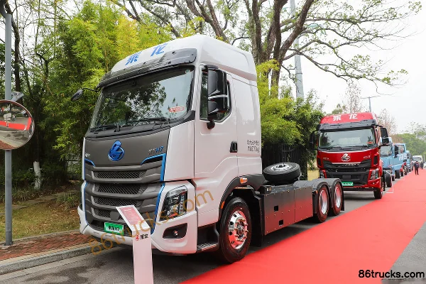 Dongfeng H7 6X4(10 wheels) electric tractor truck CATL 600kWh Exterior (3) | 86Trucks
