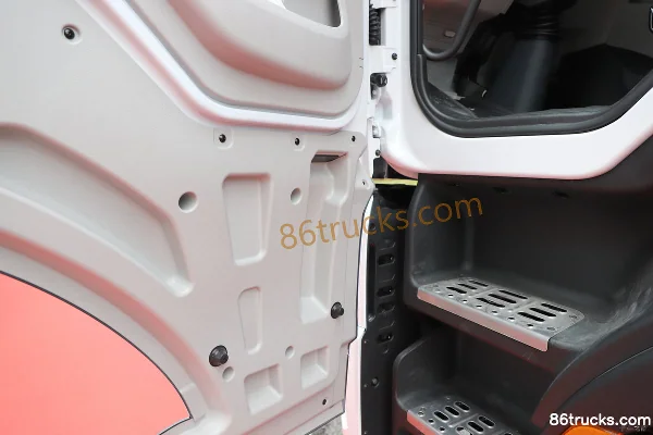 Dongfeng H7 6X4(10 wheels) electric tractor truck CATL 600kWh Cab (3) | 86Trucks