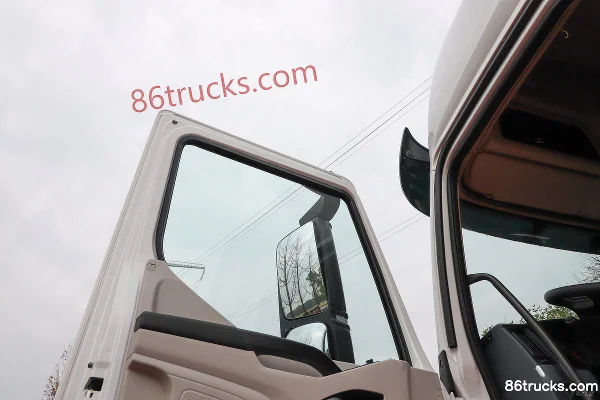 Dongfeng Liuqi Chenglong H5 version Chuangfu 7,7 L LNG 320 ch 4X2(6 roues) Fast Gear 8 vitesses 9,7 m camion porteur fourgon Cabine (2) | 86