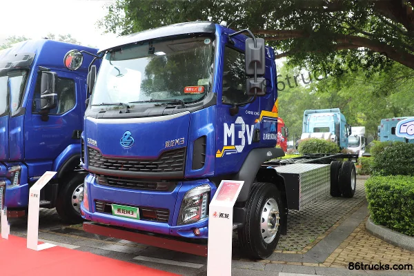 Dongfeng Liuqi New Chenglong M3V 4X2(6 wheels) 7.8m Pure Electric Van Cargo Truck CATL 246.67kWh Exterior (3) | 86Trucks