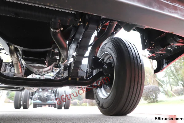 Dongfeng Liuqi Chenglong H5 Value Edition 270hp 4X2(6 wheels) 6.8m Cage Van Cargo Truck Chassis (3) | 86Trucks
