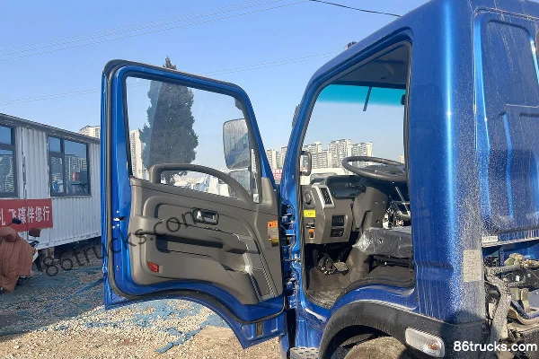 Feidi V3 Series 95 hp 4X2(6 wheels) 4.17m Single Row Stake Truck Cab (1) | 86Trucks