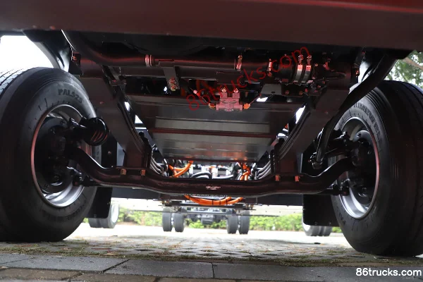 Dongfeng Yiwei 5 4X2(6 wheels) 9.8m pure electric cargo truck, CATL 400.6kWh Chassis (1) | 86Trucks