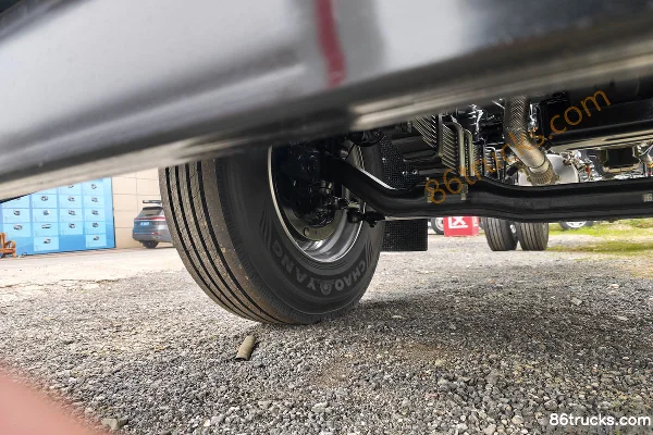 Foton R5 2026 diesel 240 ch 4X2(6 roues) Fast Gear 8 vitesses cabine avec couchette camion porteur Châssis (1) | 86Trucks