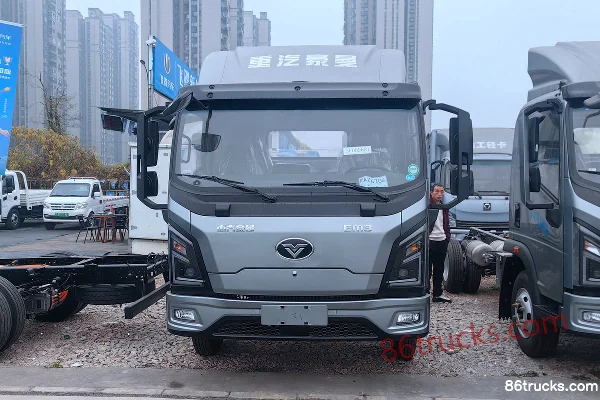 Sinotruk HOWO MAN Pioneer EM3 4X2(6 roues) 4.18m cabine simple plateau léger électrique pur CATL 100.46kWh Extérieur (2) | 86Trucks
