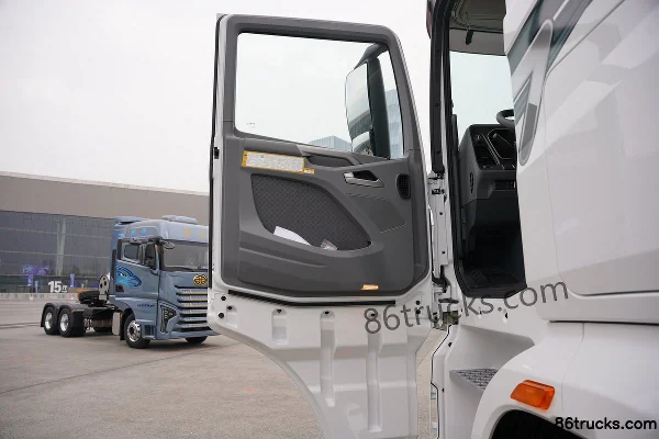 FAW Jiefang J7 poids lourd 560 ch 4X2(6 roues) tracteur routier AMT automatique (pont arrière 465) Cabine (1) | 86Trucks