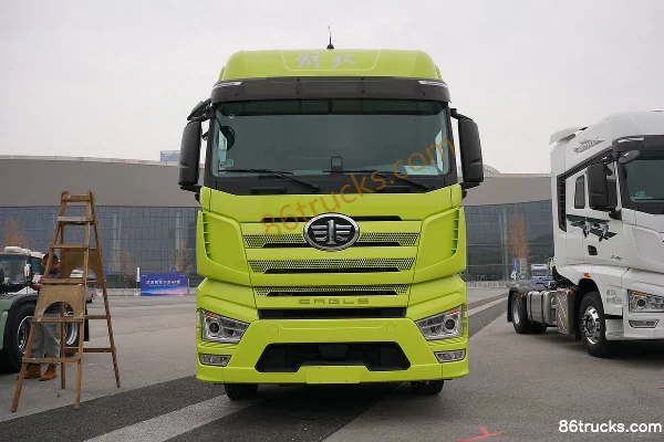 FAW Jiefang J7 Elite Edition 15.6L LNG 640 hp 6X4(10 wheels) FAW Jiefang 12-speed AMT automatic tractor truck Exterior (2) | 86Trucks