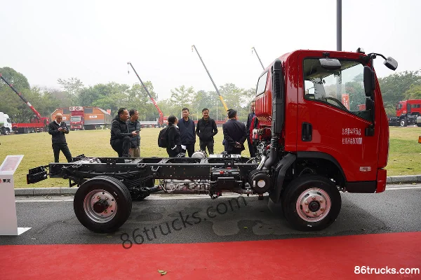 Dongfeng Liuqi Chenglong L2 2.5L Diesel 160hp 4X2(6 wheels) Fast Gear 8-Speed 3.2m Dump Truck Exterior (3) | 86Trucks