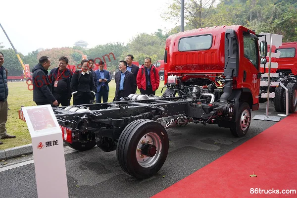 Dongfeng Liuqi Chenglong L2 2.5L Diesel 160hp 4X2(6 wheels) Fast Gear 8-Speed 3.2m Dump Truck Exterior (2) | 86Trucks