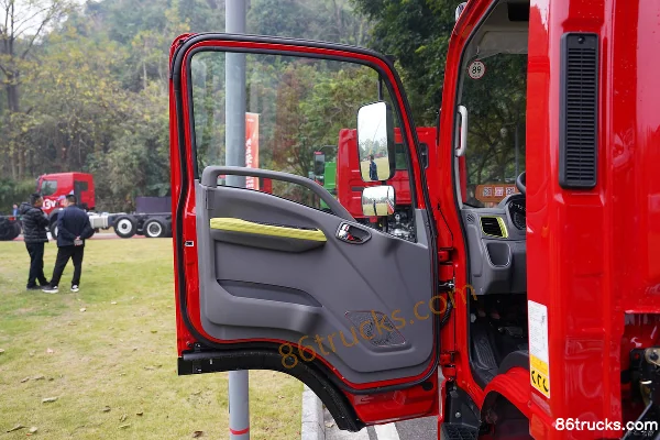 Dongfeng Liuqi Chenglong L2 2.5L Diesel 160hp 4X2(6 wheels) Fast Gear 8-Speed 3.2m Dump Truck Cab (2) | 86Trucks