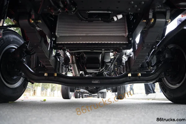 Dongfeng Liuqi Chenglong L2 2.5L Diesel 160hp 4X2(6 wheels) Fast Gear 8-Speed 3.2m Dump Truck Chassis (1) | 86Trucks