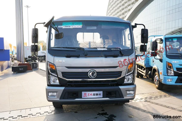 Dongfeng Duolika D7 2018 Model 156 hp 4X2(6 wheels) 5.58m Single Row Stake Light Truck Exterior (2) | 86Trucks