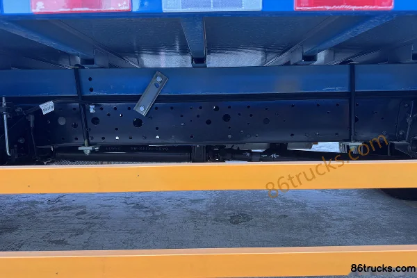 JMC All New Shunda Standard Edition 2.5L Diesel 136 hp 4X2(6 wheels) WLY 5-speed 4.2m Single Row Van Light Truck Chassis (3) | 86Trucks