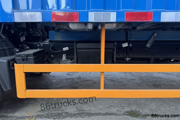 JMC All New Shunda Standard Edition 2.5L Diesel 136 hp 4X2(6 wheels) WLY 5-speed 4.2m Single Row Van Light Truck Chassis (2) | 86Trucks