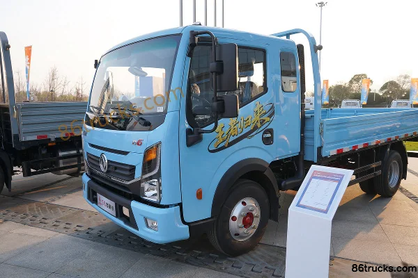 Dongfeng Duolika D6-L 2018 140hp 4X2(6 wheels) 3.8m half-row flatbed light truck (wide body) Exterior (3) | 86Trucks