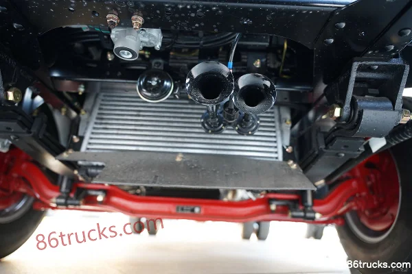 Dongfeng Duolika D6-L 2018 140hp 4X2(6 wheels) 3.8m half-row flatbed light truck (wide body) Chassis (1) | 86Trucks