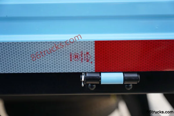 Dongfeng Duolika D6-L 2018 140hp 4X2(6 wheels) 3.8m half-row flatbed light truck (wide body) (3) | 86Trucks