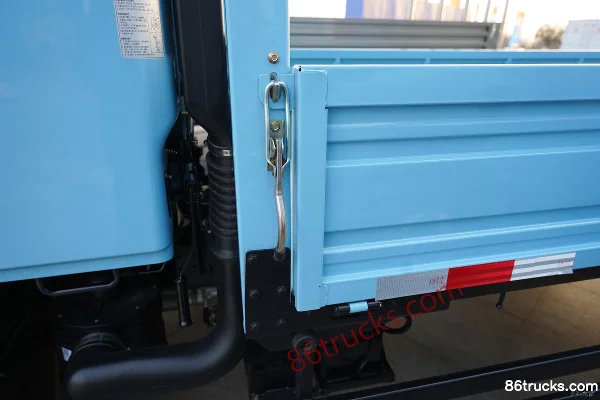 Dongfeng Duolika D6-L 2018 140hp 4X2(6 wheels) 3.8m half-row flatbed light truck (wide body) (2) | 86Trucks