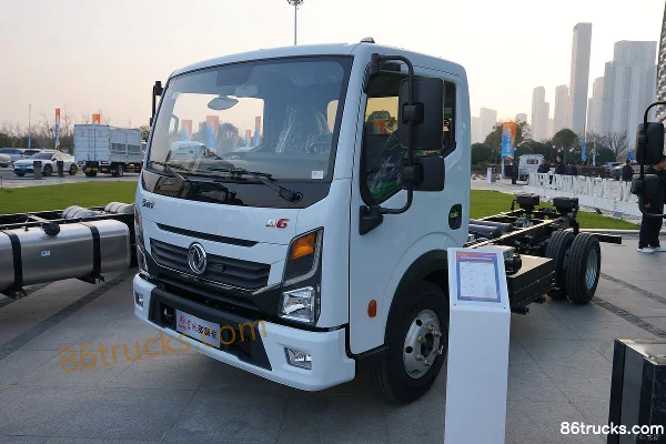 Dongfeng D6 4.2m single-row plug-in hybrid flatbed light truck 4X2(6 roues) Extérieur (3) | 86Trucks
