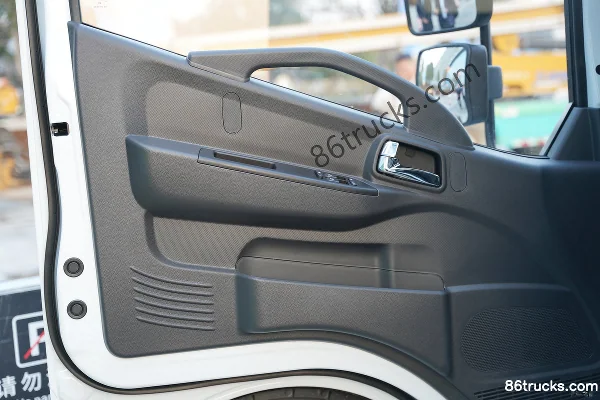 Dongfeng D6 4.2m single-row plug-in hybrid flatbed light truck 4X2(6 roues) Cabine (3) | 86Trucks