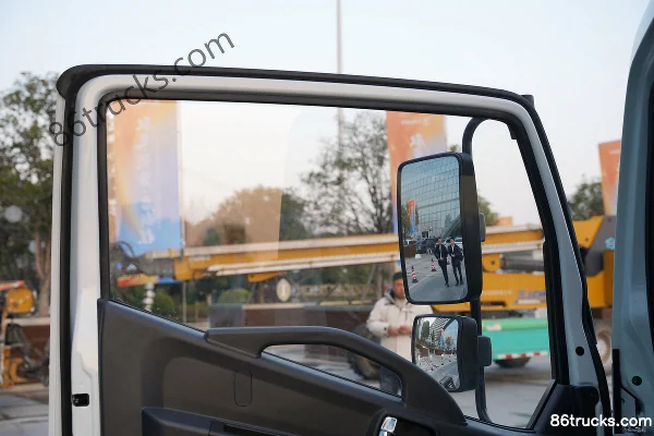 Dongfeng D6 4.2m single-row plug-in hybrid flatbed light truck 4X2(6 roues) Cabine (2) | 86Trucks