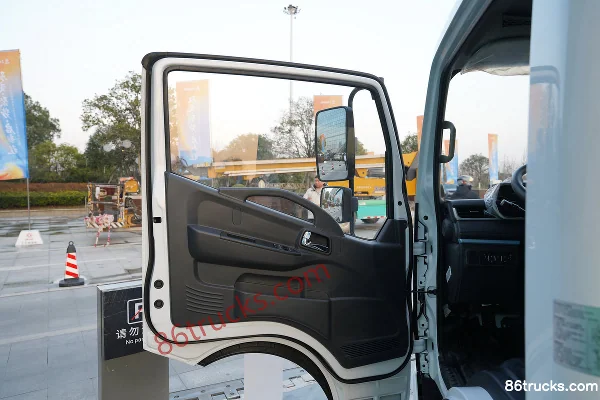 Dongfeng D6 4.2m single-row plug-in hybrid flatbed light truck 4X2(6 roues) Cabine (1) | 86Trucks