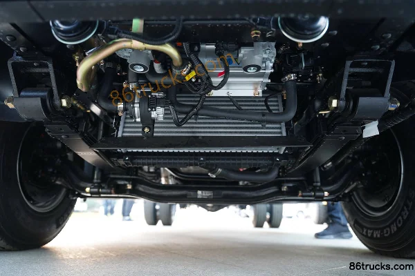 Dongfeng D6 4.2m single-row plug-in hybrid flatbed light truck 4X2(6 roues) Châssis (1) | 86Trucks